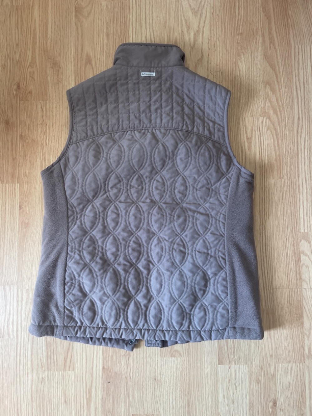 Columbia Women’s Tan Sherpa Lined Embroidered Detailing Zip / Snap Up Vest - Picture 7 of 10